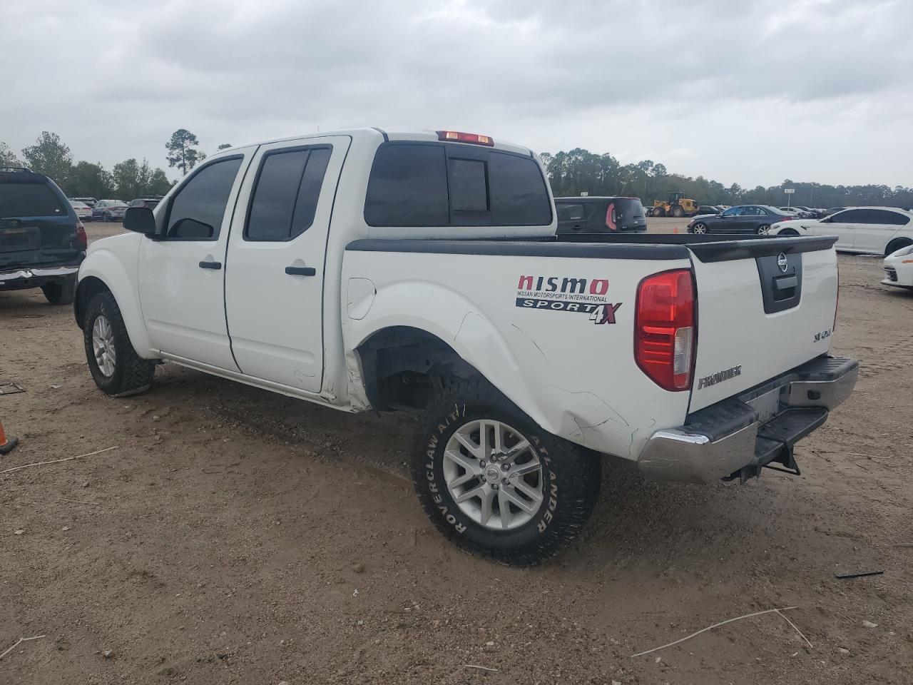 2016 Nissan Navara (Frontier) - Image 2