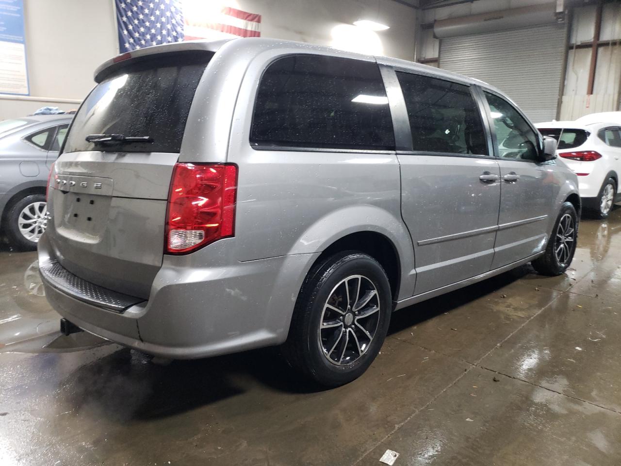 2017 Dodge Caravan - Image 3