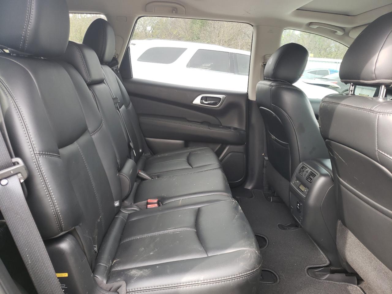 2016 Nissan Pathfinder - Image 11