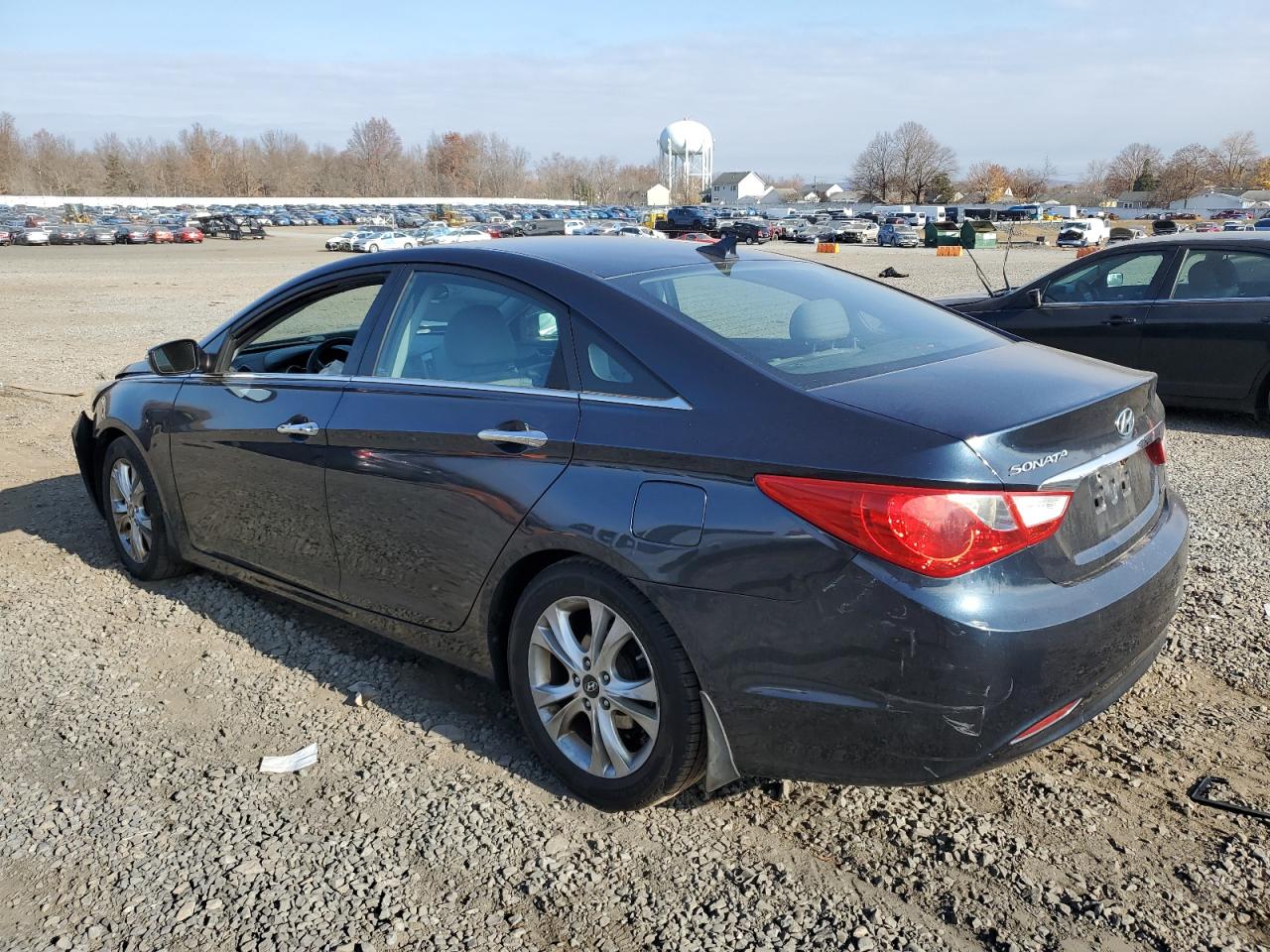 2011 Hyundai Sonata - Image 2