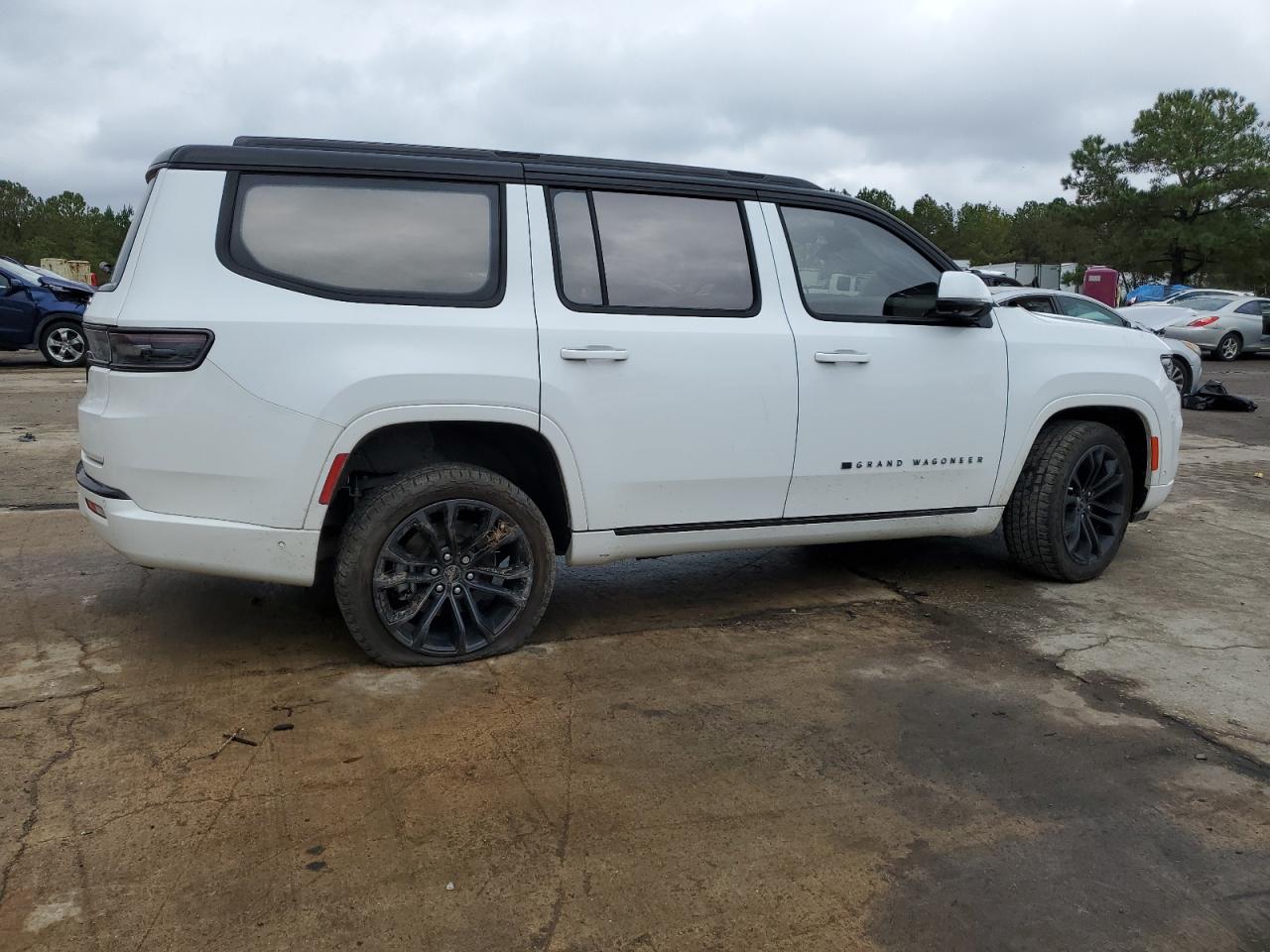 2022 Jeep Grand Wagoneer - Image 3