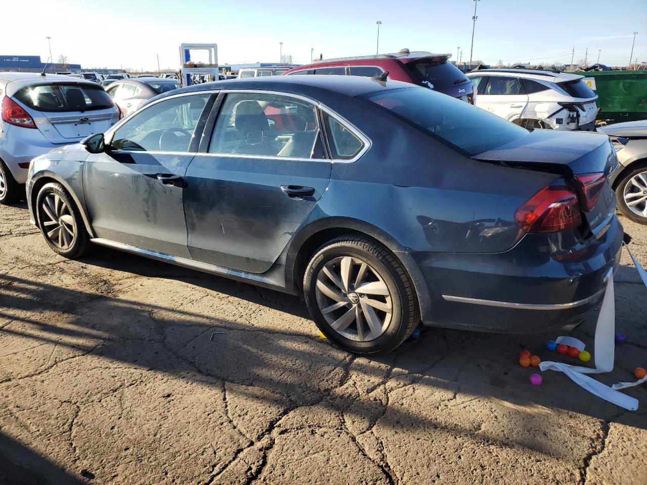 2018 Volkswagen Passat - Image 2