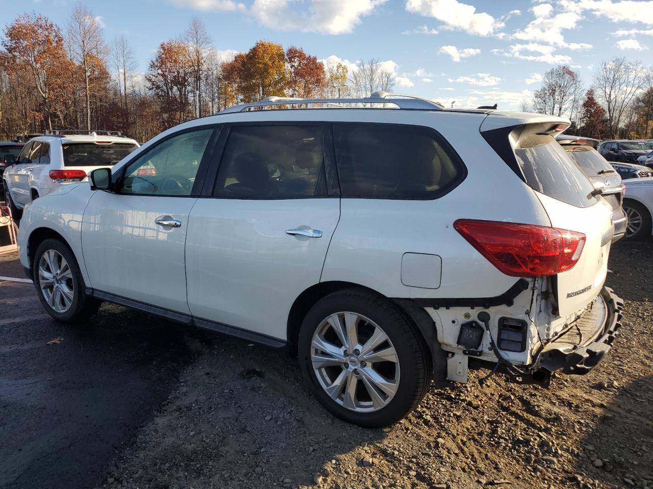 2018 Nissan Pathfinder - Image 2