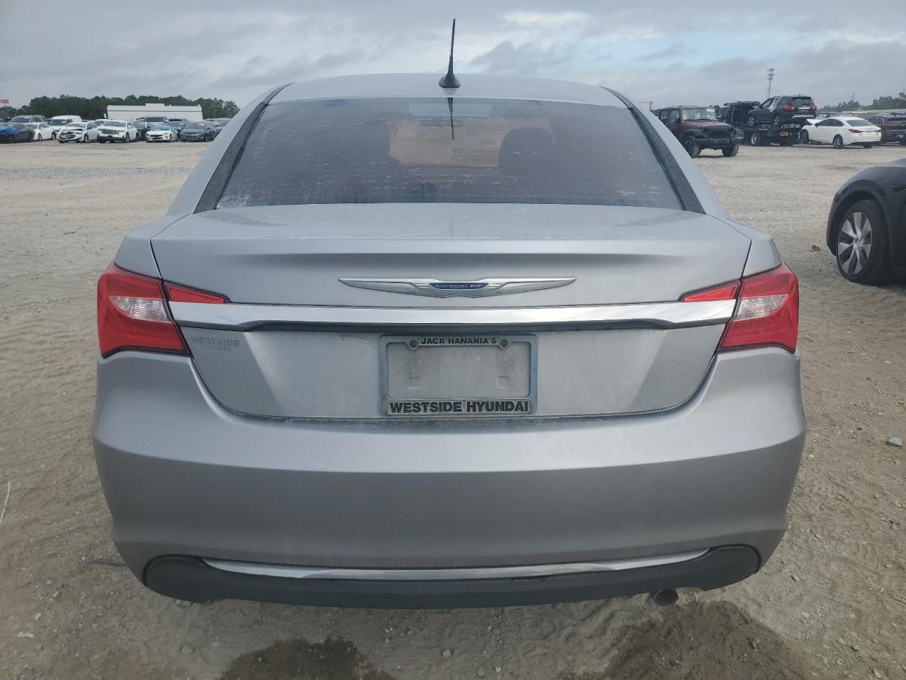 2014 Chrysler 200 - Image 6