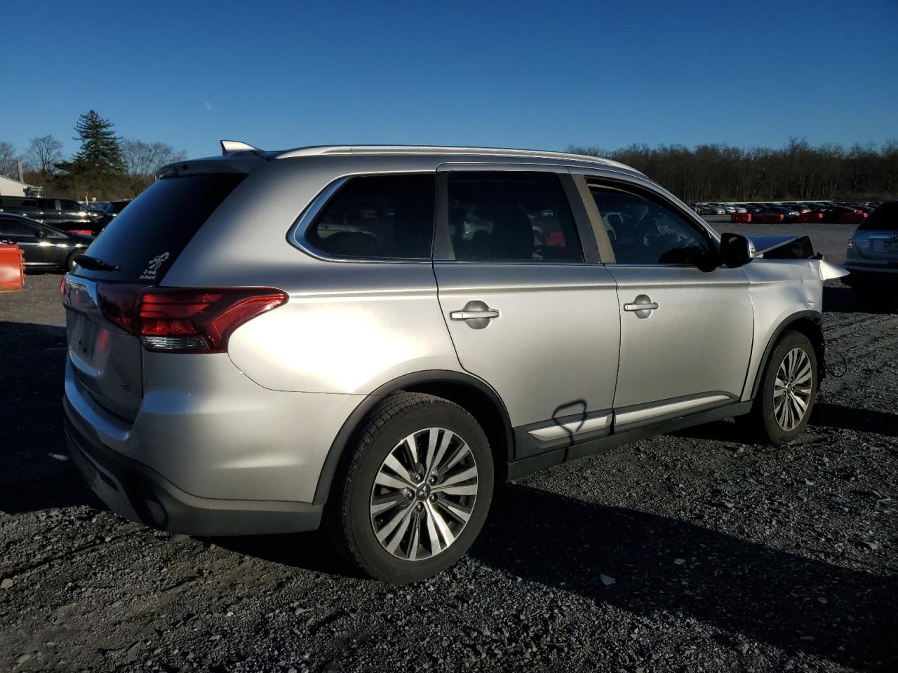 2020 Mitsubishi Outlander - Image 3