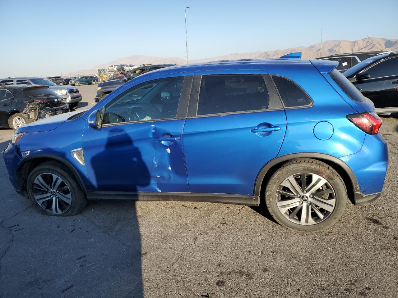 2020 Mitsubishi Outlander - Image 2