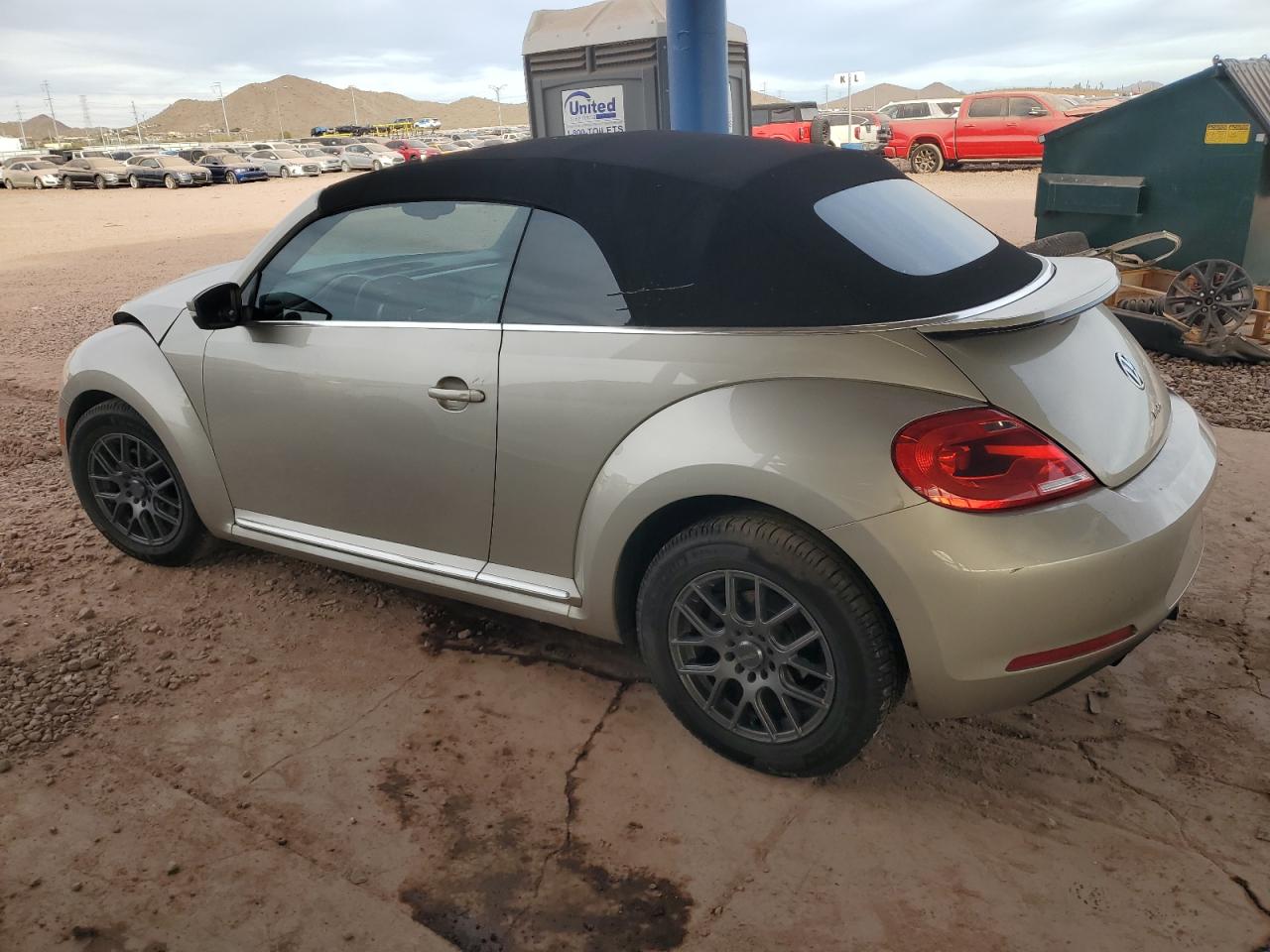 VIN 3VW507AT0GM808134 2016 VOLKSWAGEN BEETLE no.2