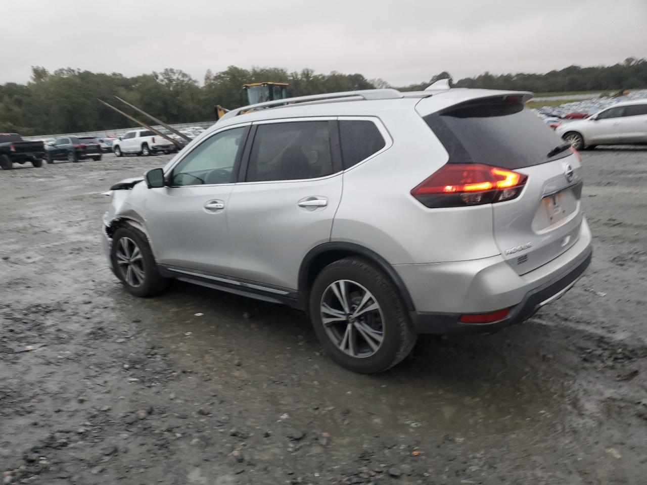 2018 Nissan Rogue - Image 2