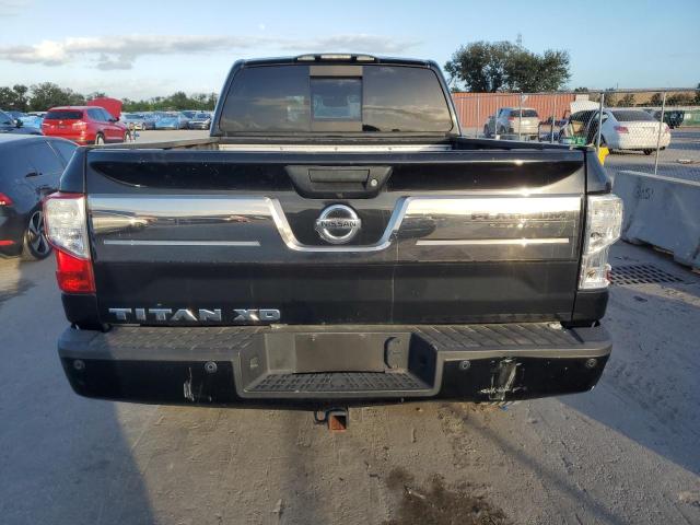 Pickups NISSAN TITAN 2016 Czarny