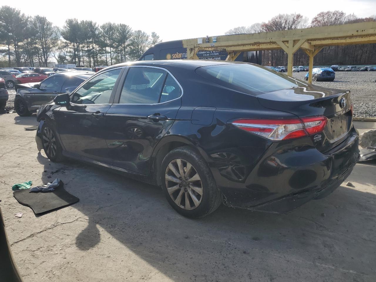 VIN 4T1B11HK1JU672558 2018 TOYOTA CAMRY no.2