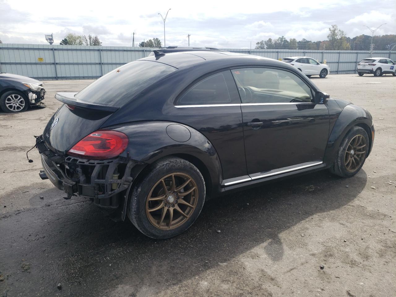 2018 Volkswagen Beetle - Image 3