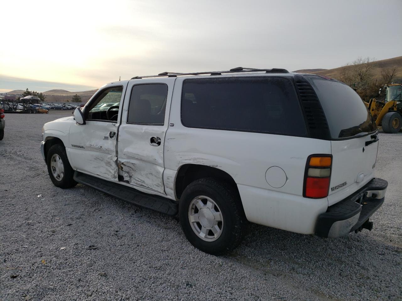 2004 GMC Yukon - Image 2