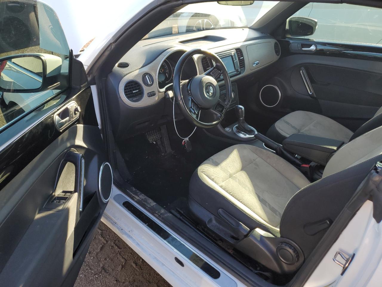 2018 Volkswagen Beetle S VIN: 3VW5DAATXJM507590 Lot: 82218204