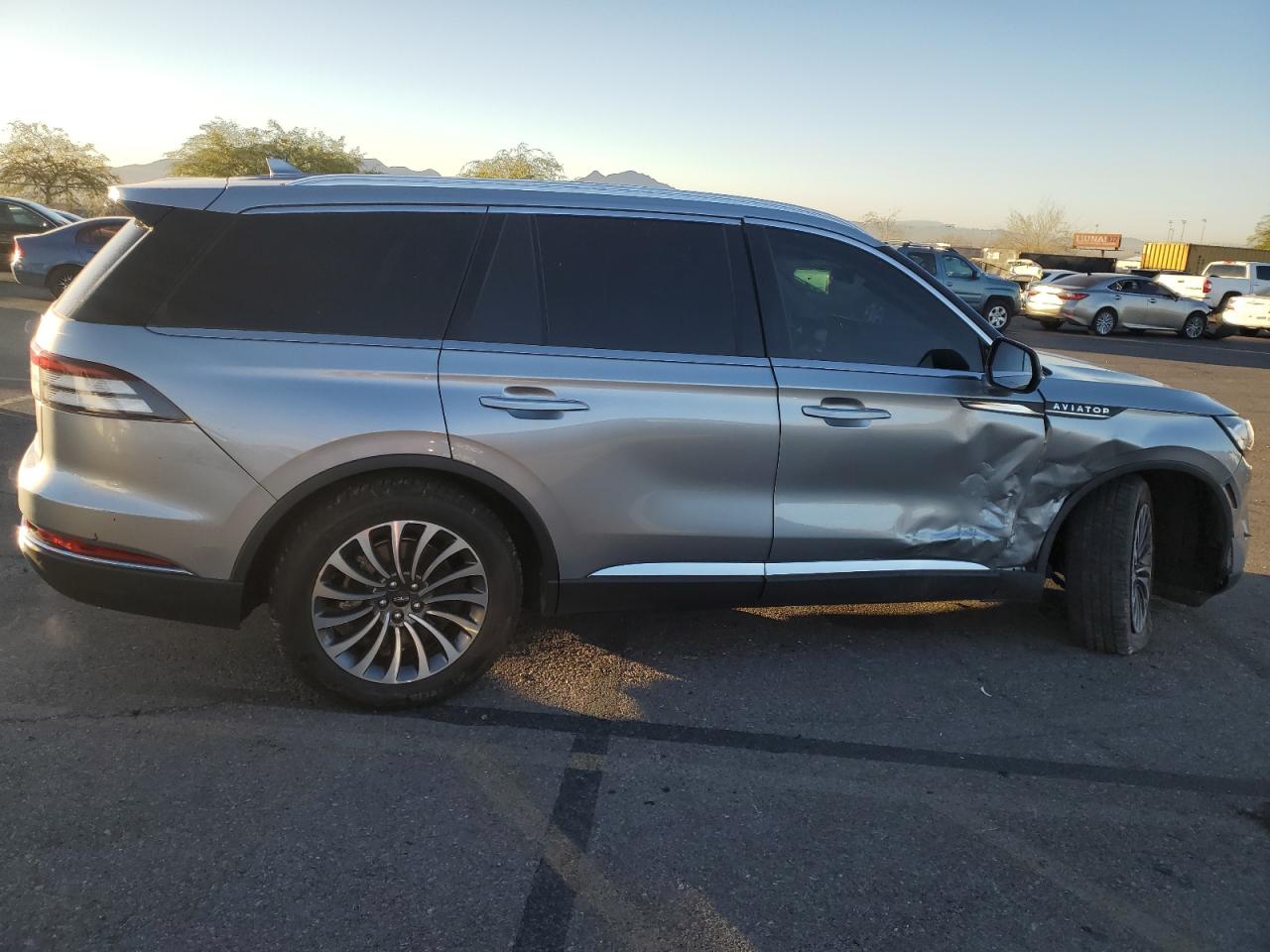 2020 Lincoln Aviator - Image 3
