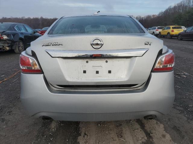 Sedans NISSAN ALTIMA 2015 Srebrny