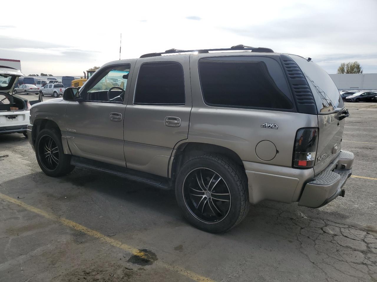 2002 GMC Yukon - Image 2