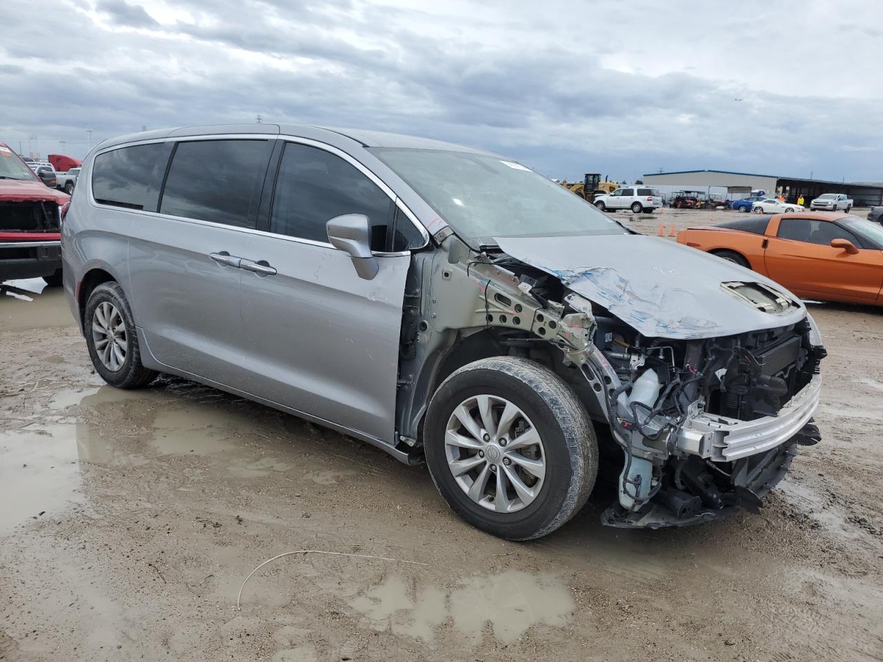 2018 Chrysler Pacifica - Image 4