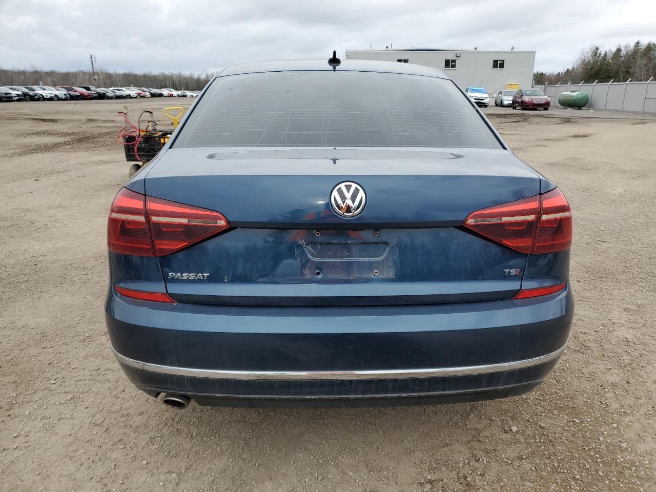 2018 Volkswagen Passat - Image 6