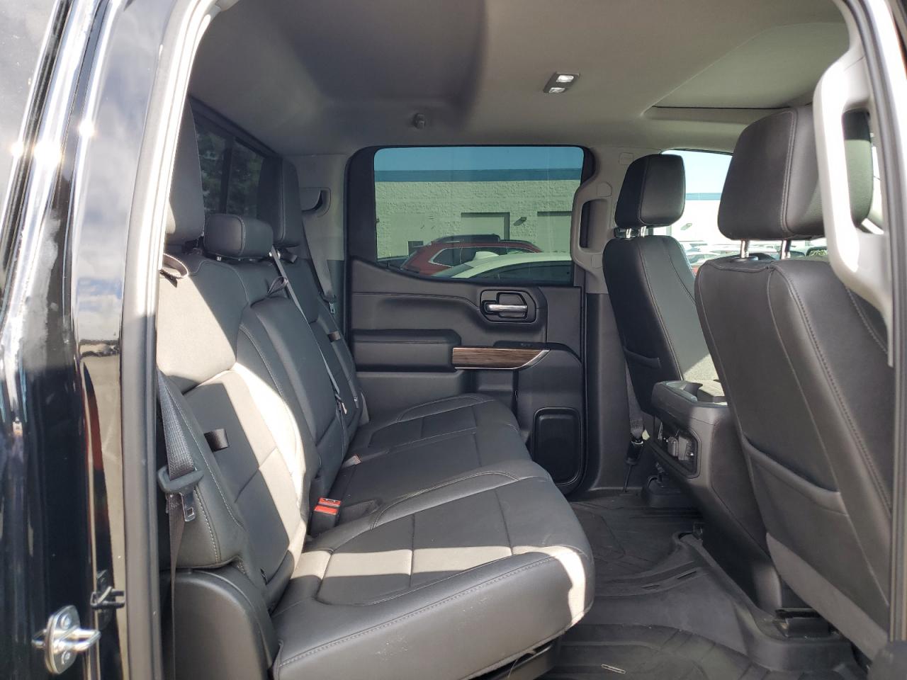 2022 Chevrolet Silverado - Image 10