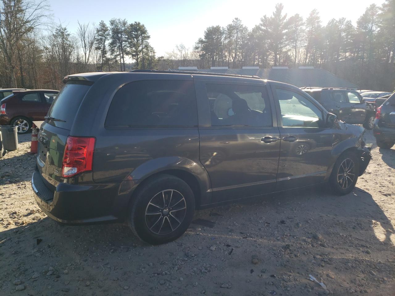 2019 Dodge Caravan - Image 3