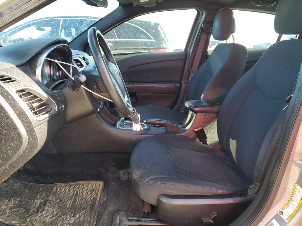 2013 Chrysler 200 - Image 7