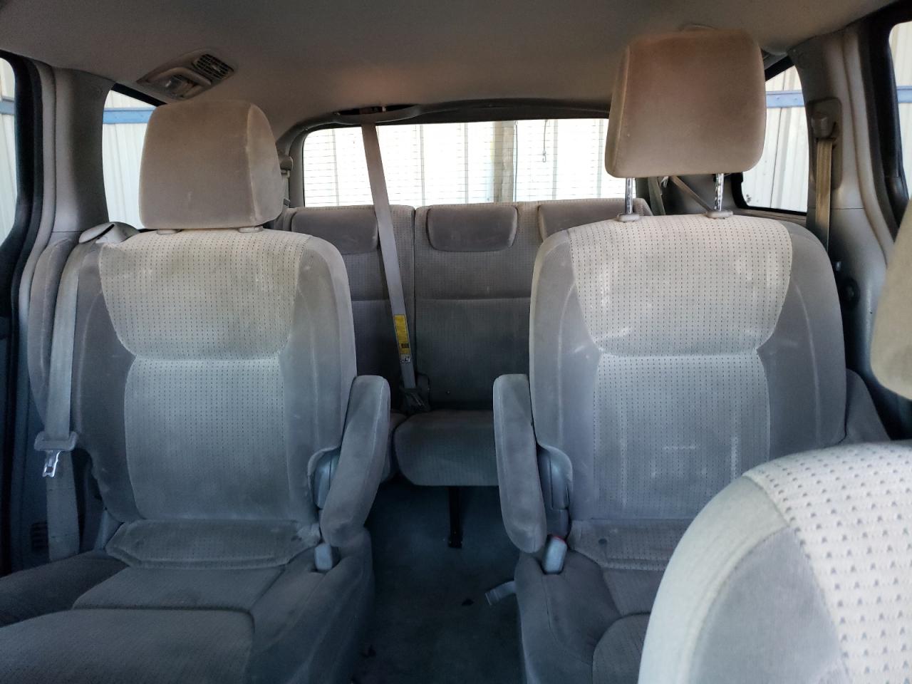 2010 Toyota Sienna - Image 10