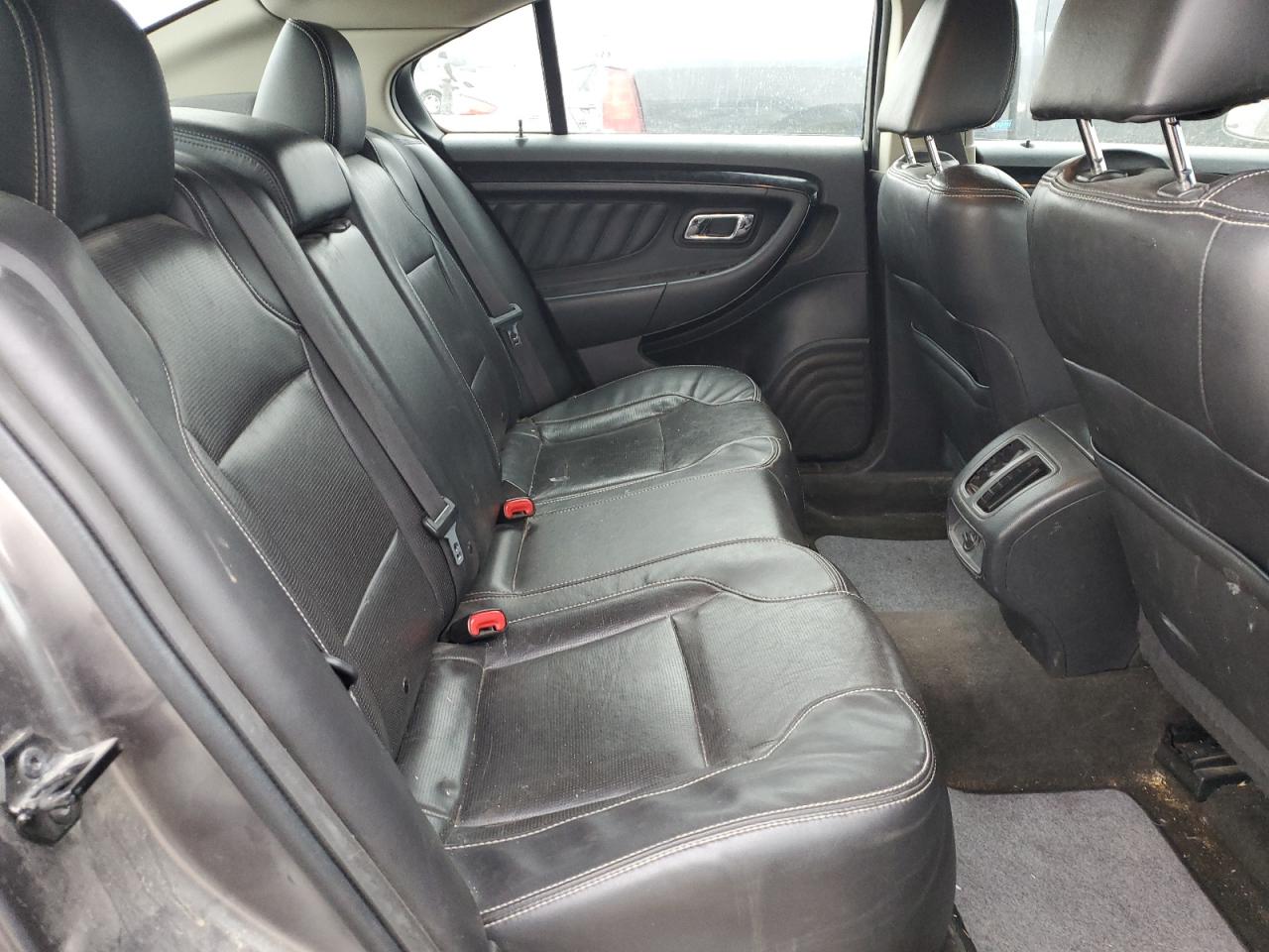 2011 Ford Taurus - Image 10