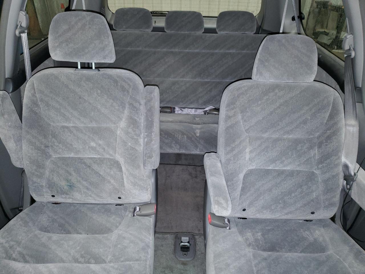 2004 Honda Odyssey - Image 10