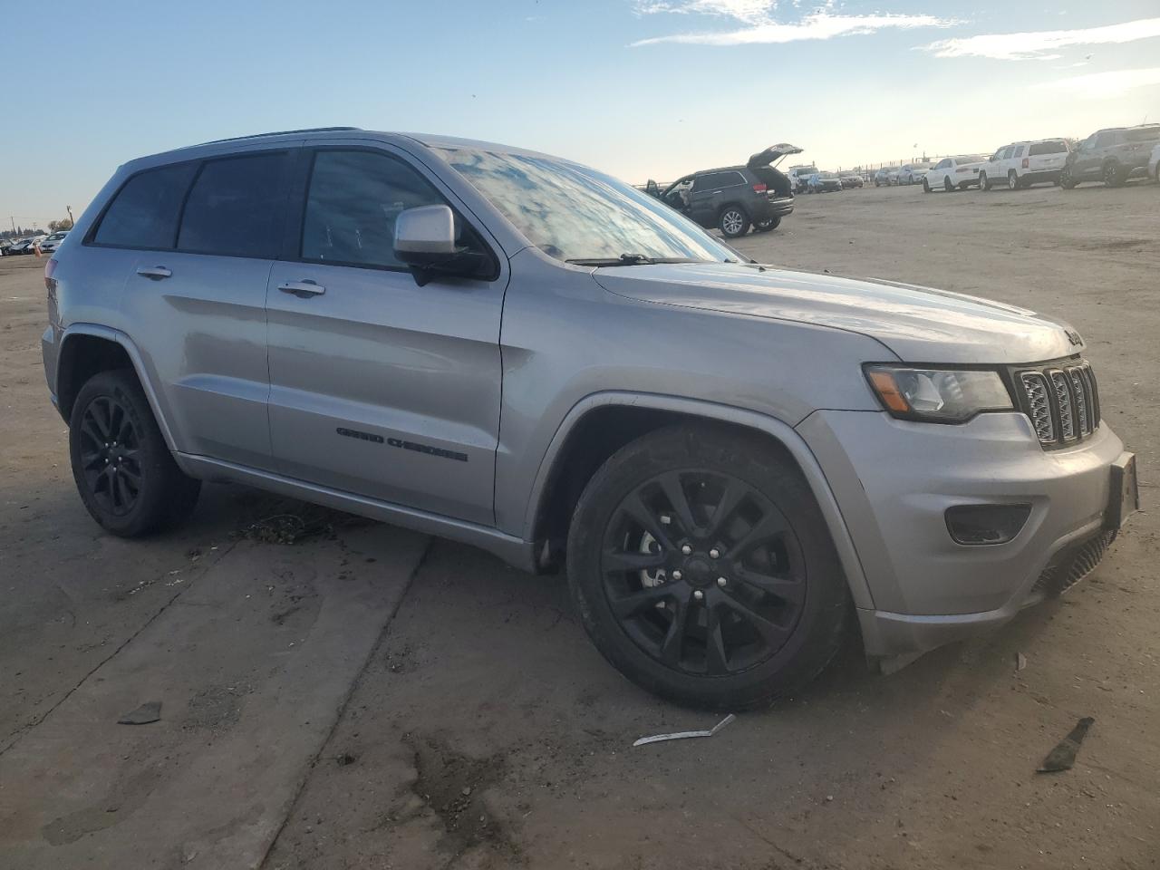 2018 Jeep Grand Cherokee - Image 4