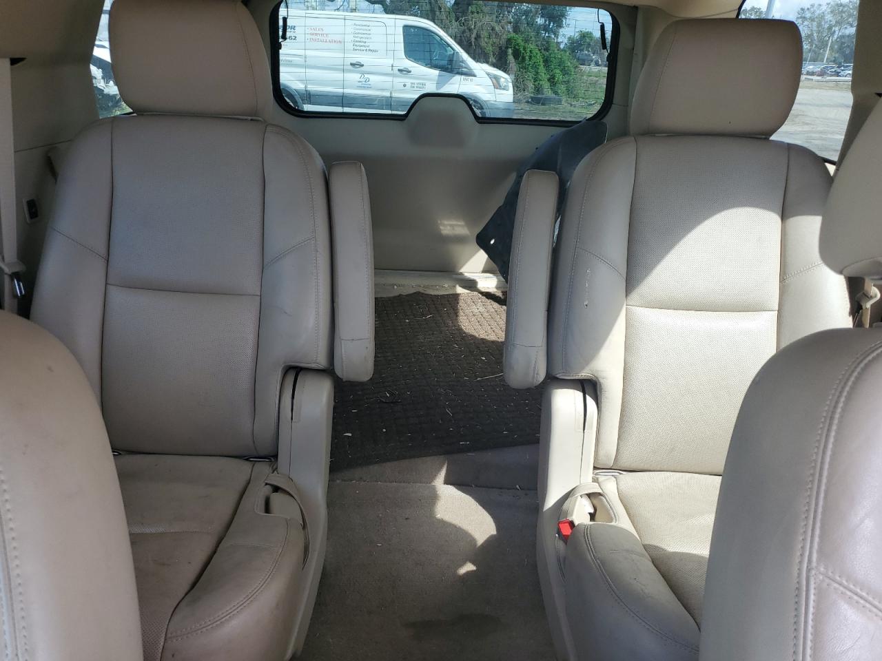 2013 Cadillac Escalade - Image 10