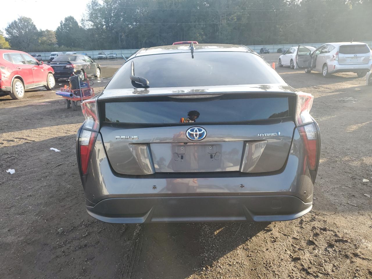 VIN JTDKARFU3J3551740 2018 TOYOTA PRIUS no.6