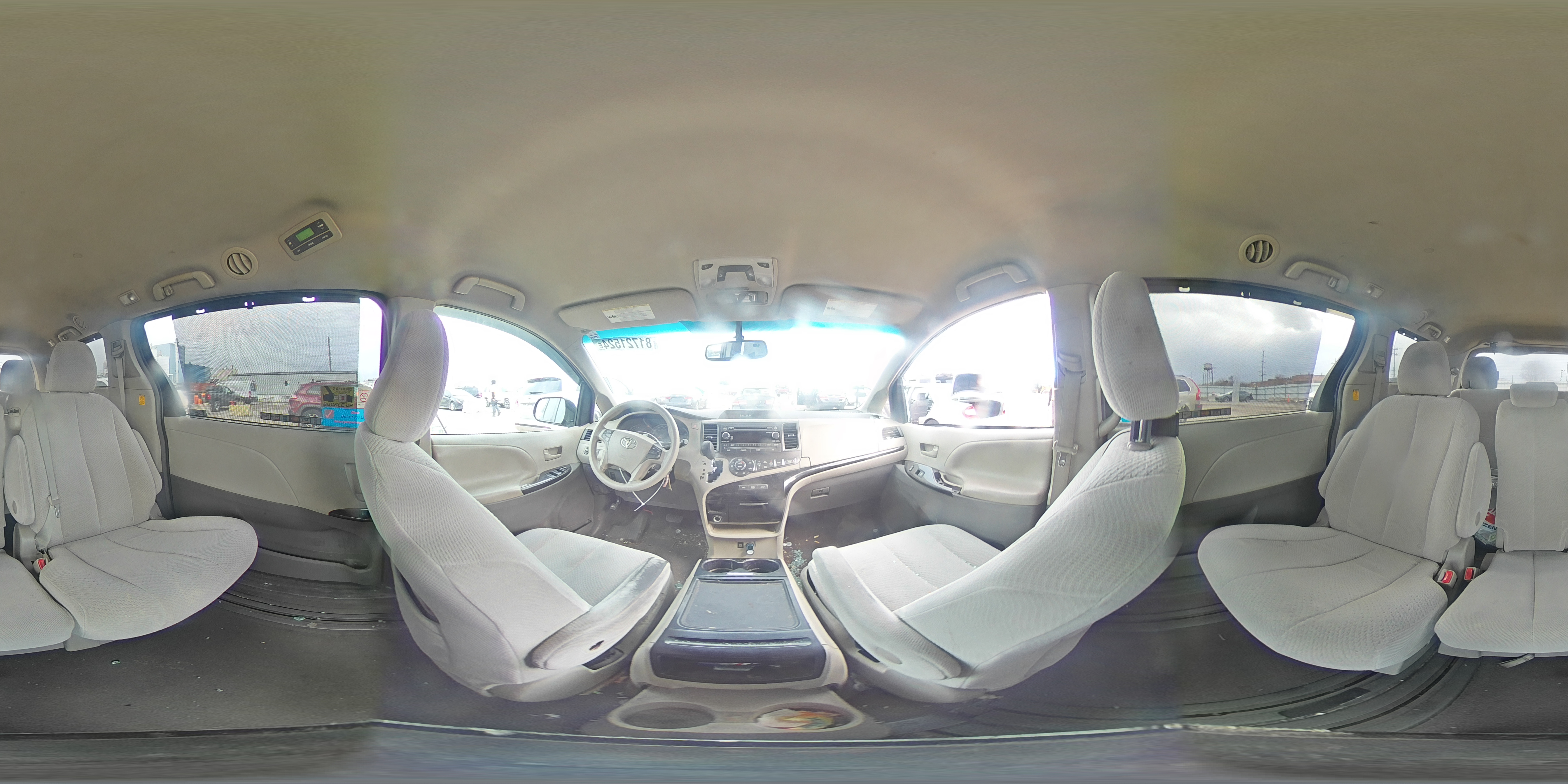 2013 Toyota Sienna - Image 13