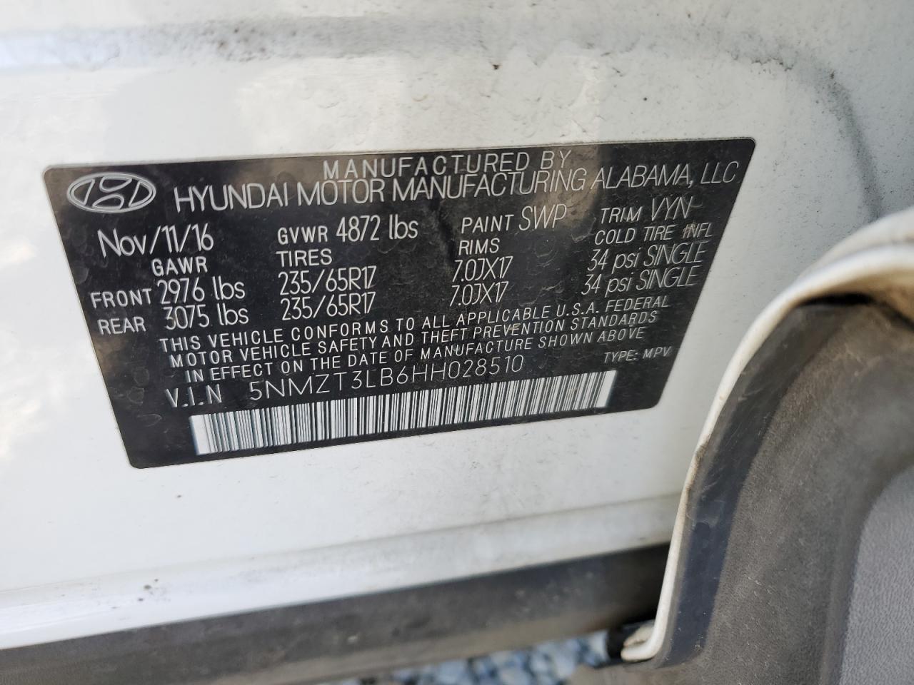 2017 Hyundai Santa Fe - Image 13