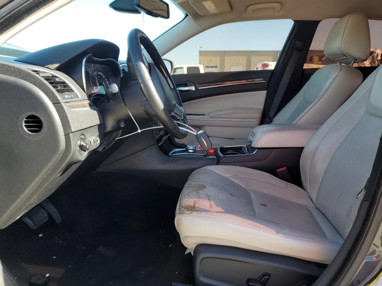 2019 Chrysler 300 - Image 7