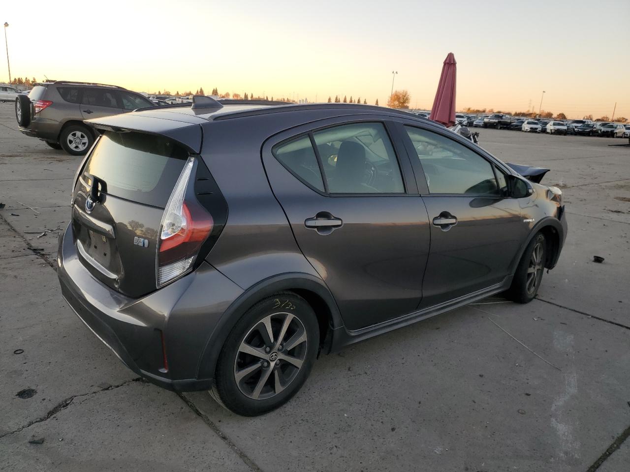 VIN JTDKDTB31J1620129 2018 TOYOTA PRIUS no.3