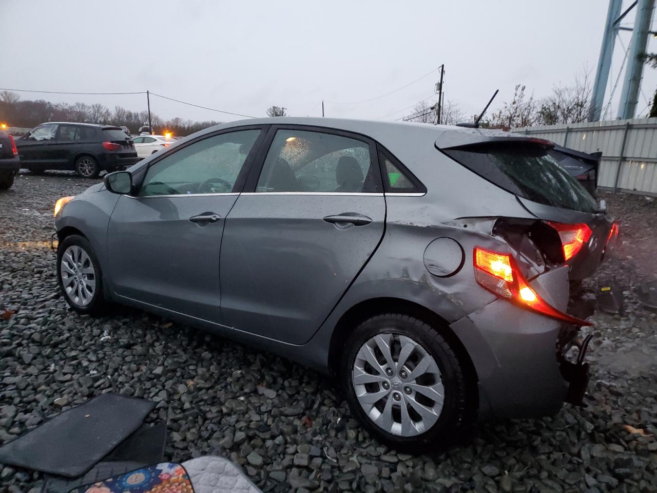 2016 Hyundai Elantra - Image 2