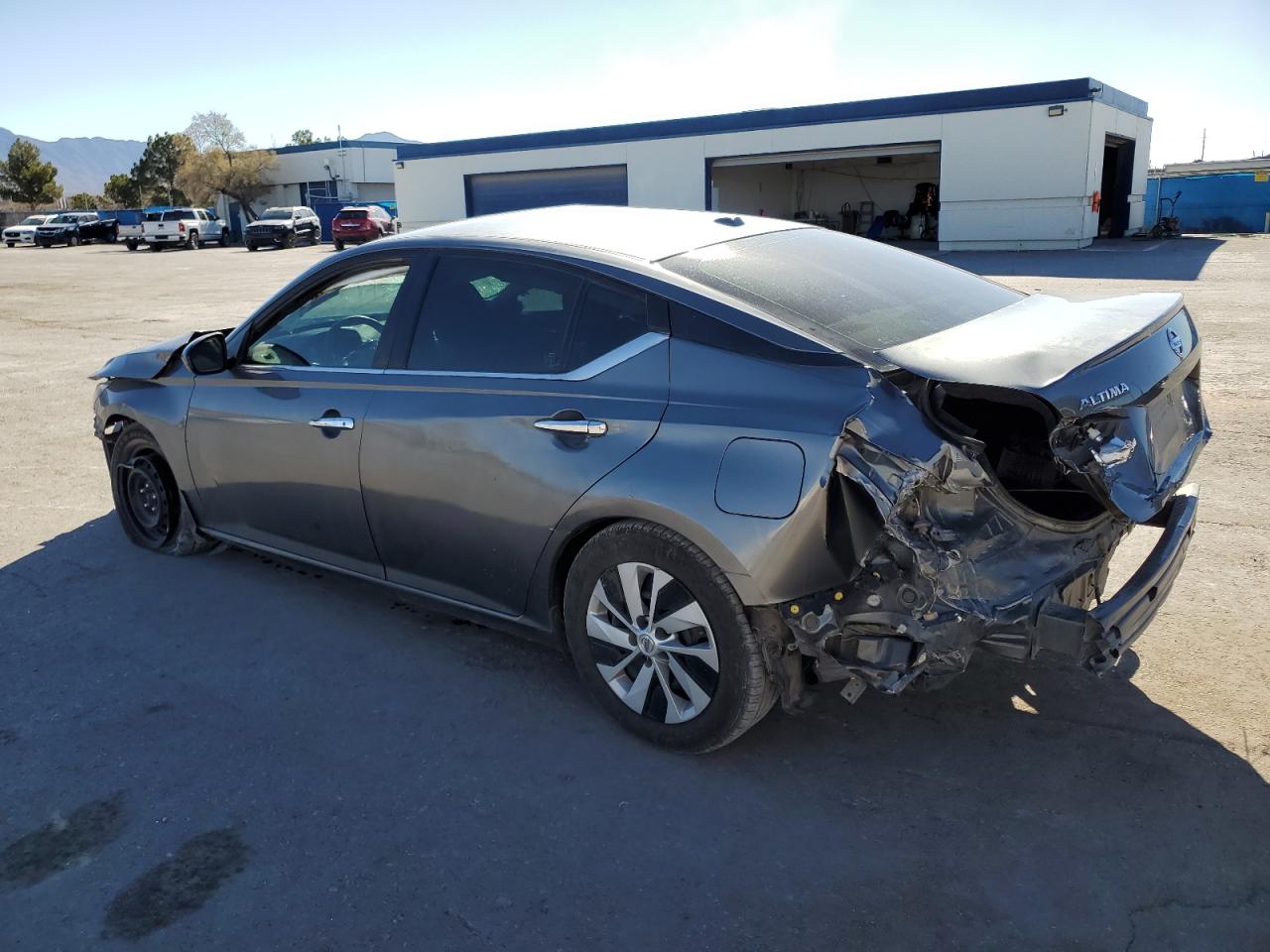 2020 Nissan Altima - Image 2