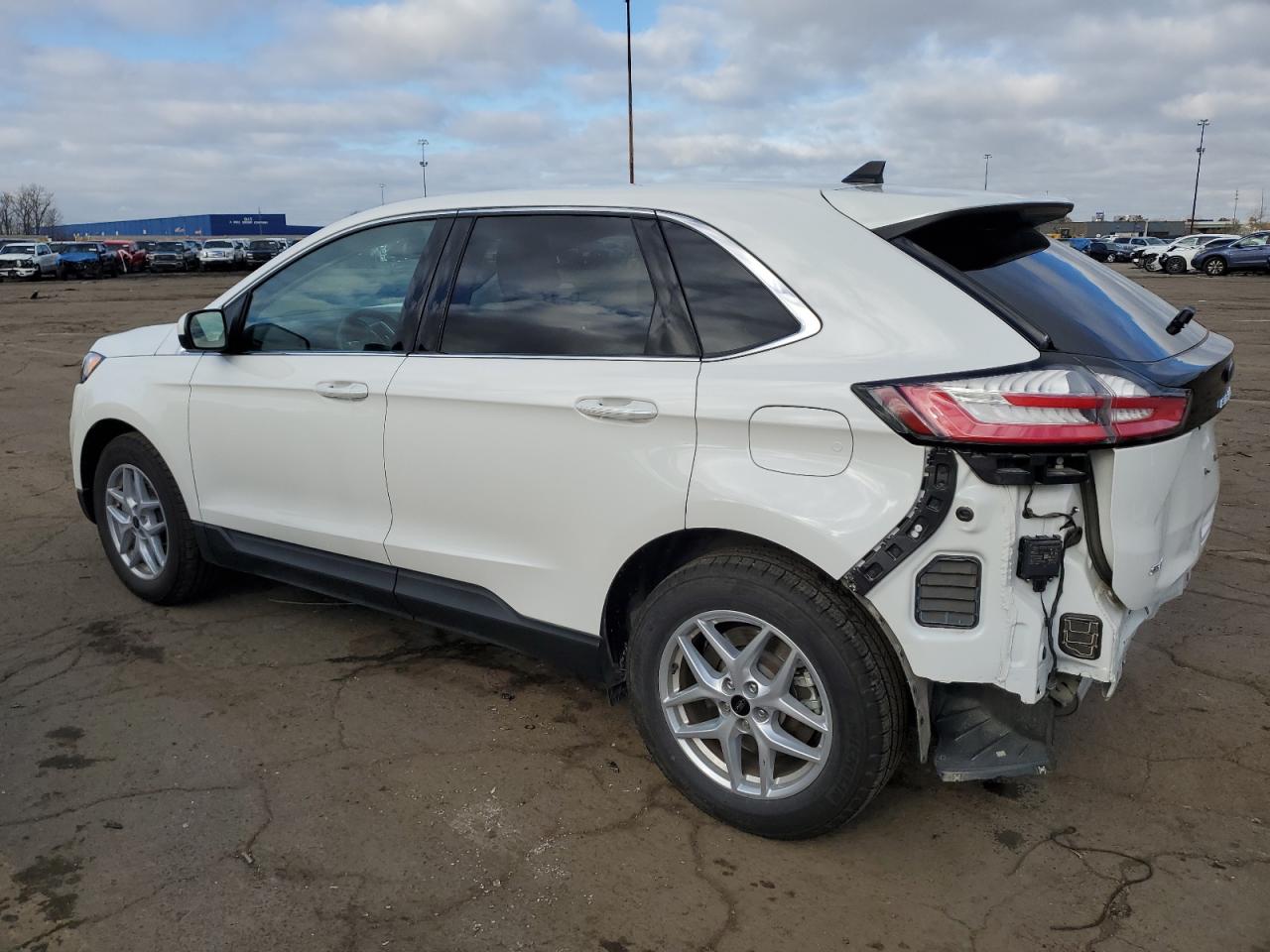 VIN 2FMPK4J95RBA57881 2024 FORD EDGE no.2