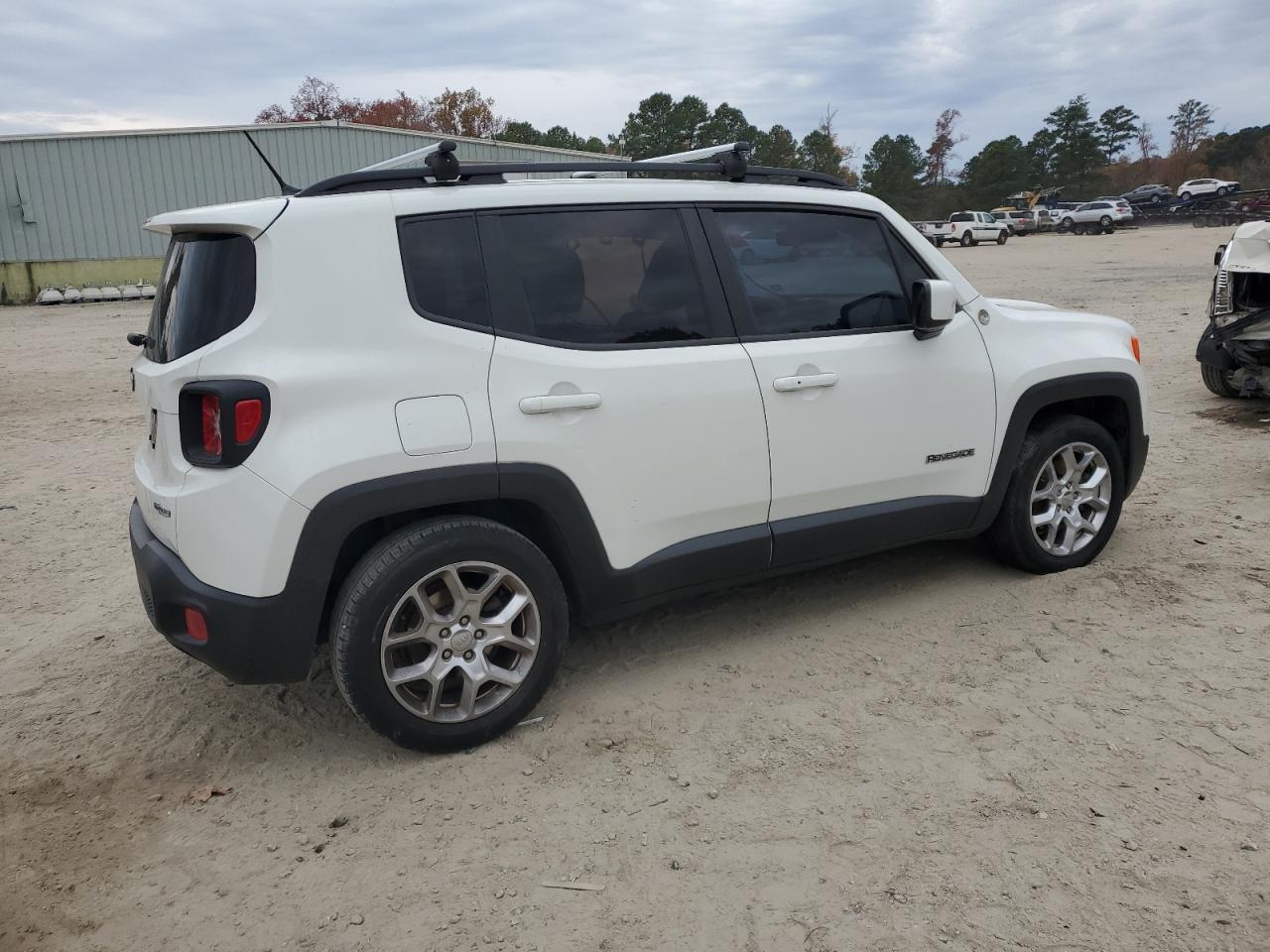 VIN ZACCJABT4GPE39858 2016 JEEP RENEGADE no.3