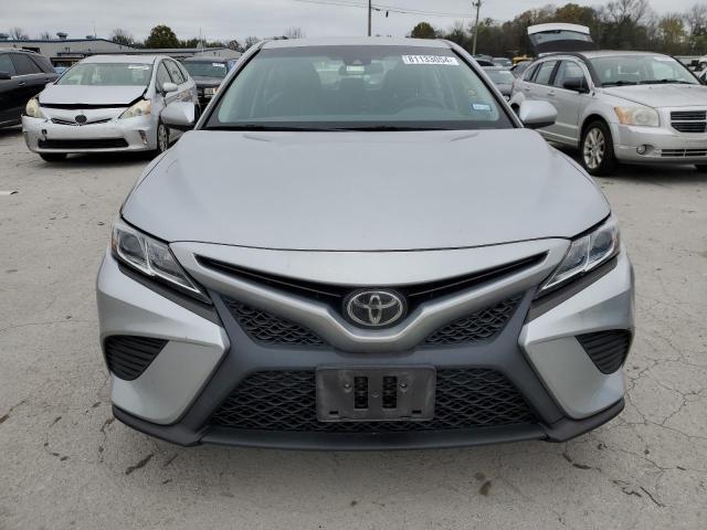  TOYOTA CAMRY 2018 Серебристый