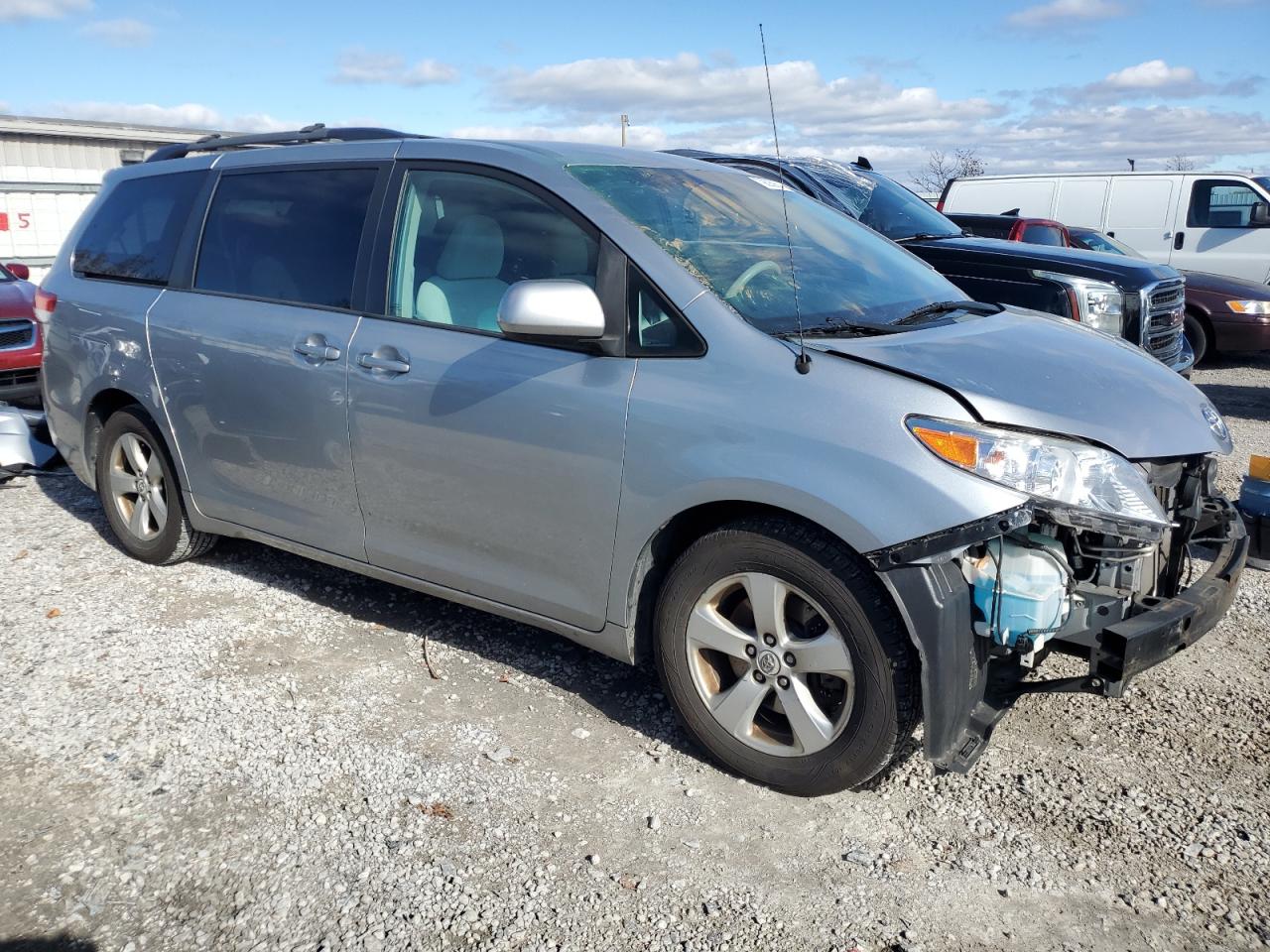 2012 Toyota Sienna - Image 4