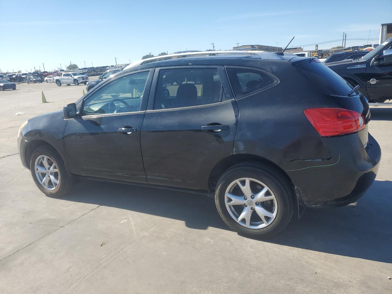 2009 Nissan Rogue - Image 2