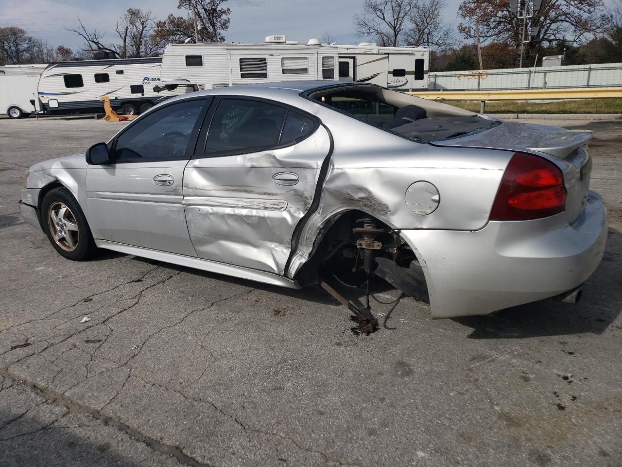 2004 Pontiac Grand Prix - Image 2