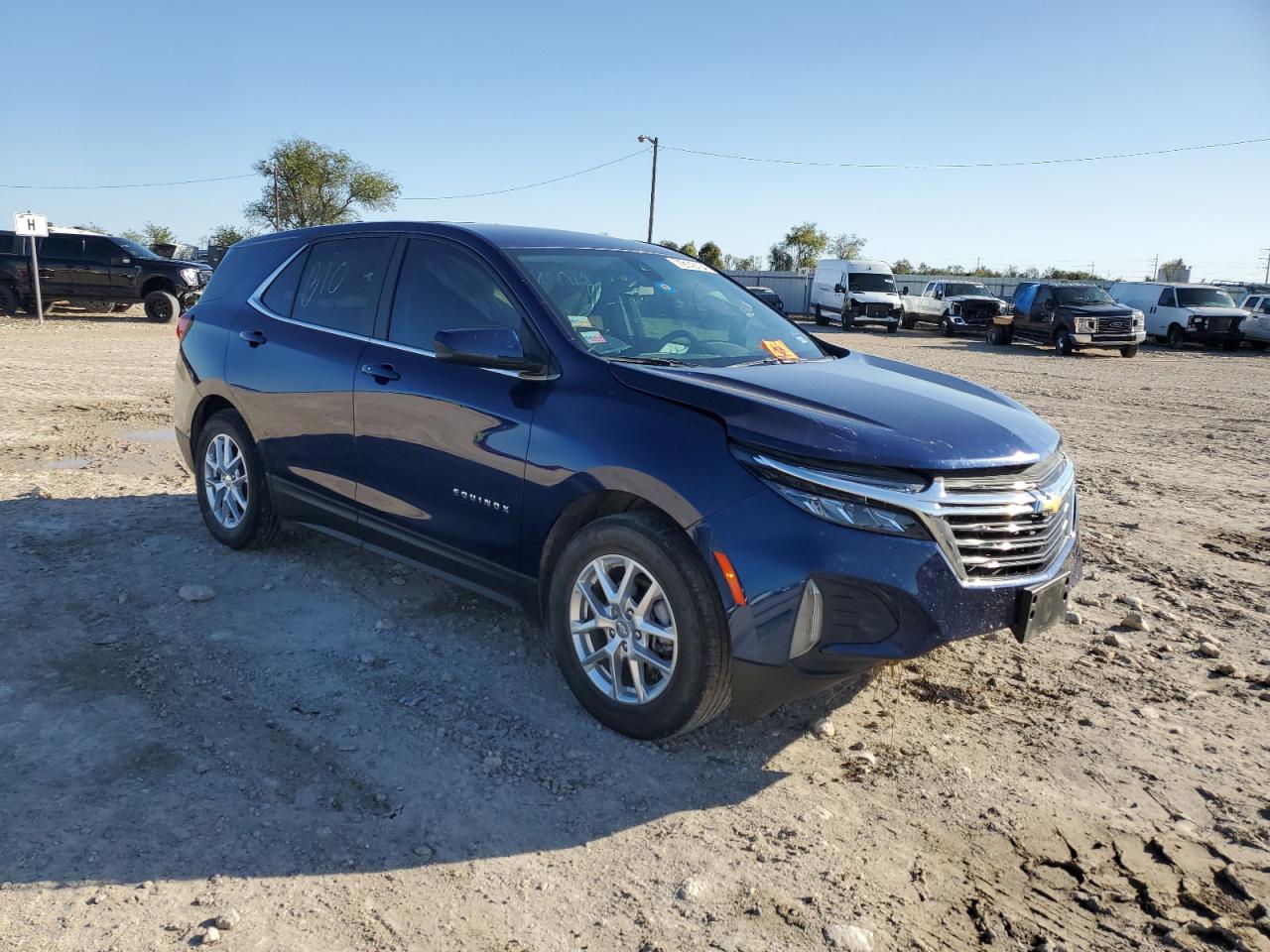 2022 Chevrolet Equinox - Image 4