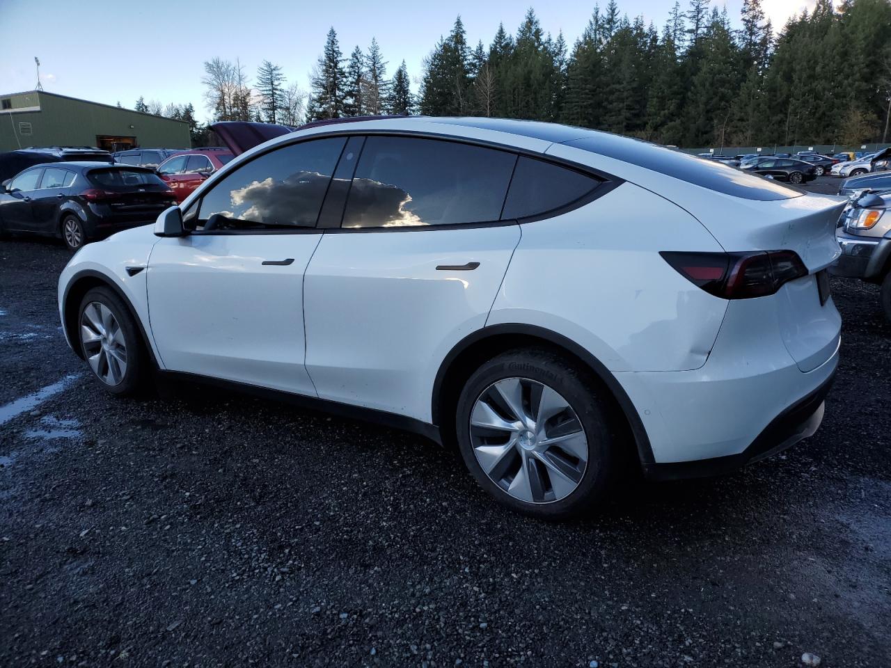 VIN 7SAYGDEE8NF468452 2022 TESLA MODEL Y no.2