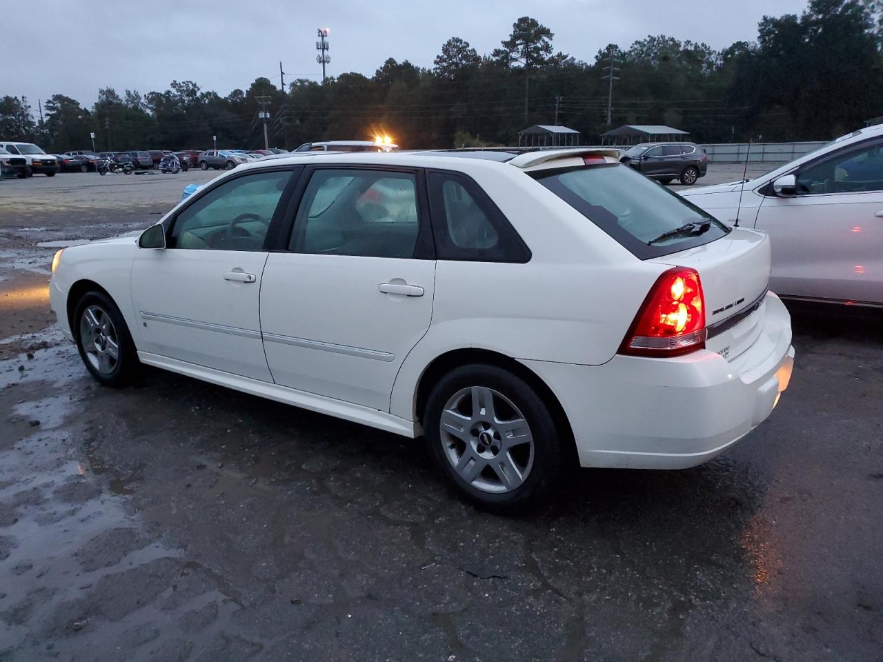 2007 Chevrolet Malibu - Image 2
