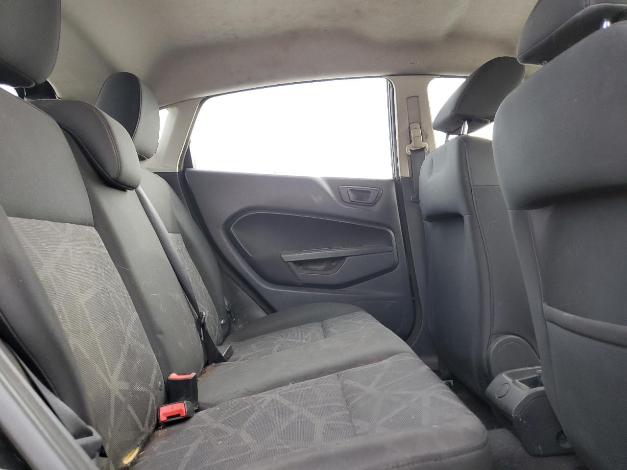 2011 Ford Fiesta - Image 12