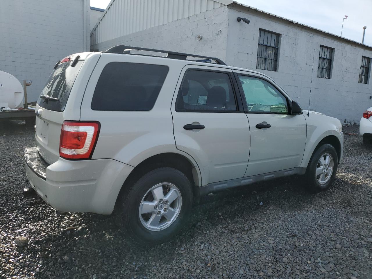 2009 Ford Escape - Image 3