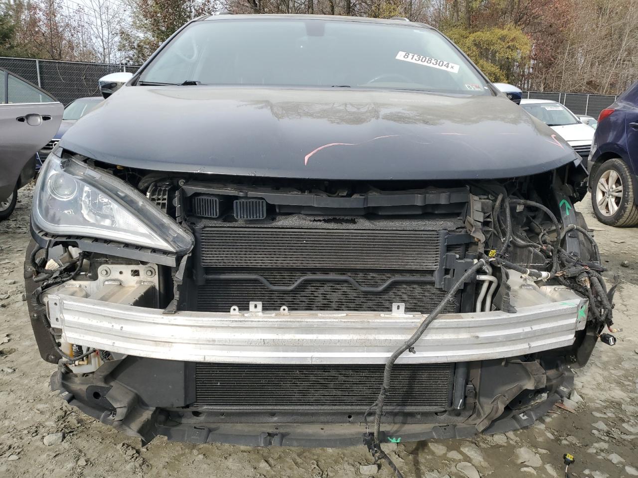 2017 Chrysler Pacifica - Image 5