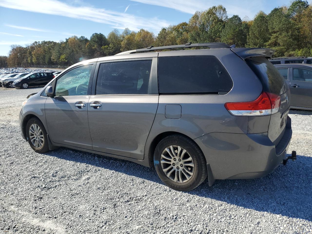 2011 Toyota Sienna - Image 2
